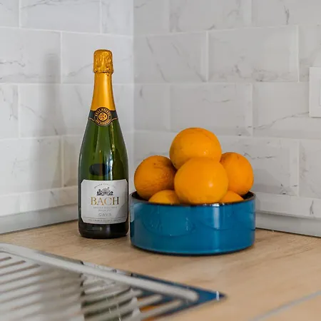 2 Bdr Charming In Christianos Apartament